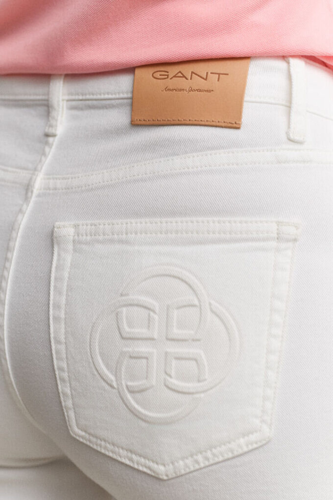 Dżinsy z rozkloszowanymi nogawkami i monogramem
