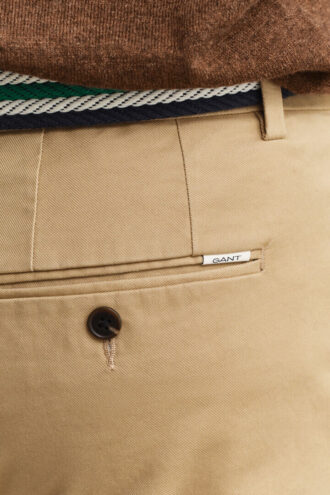 Eleganckie spodnie chino o dopasowanym kroju