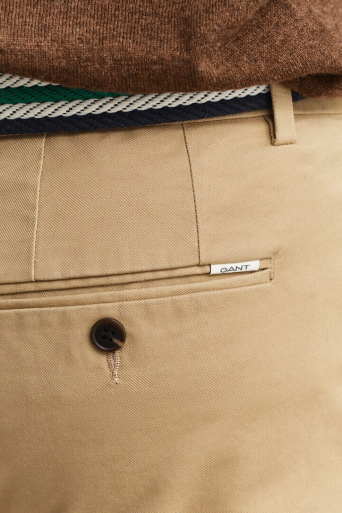 Eleganckie spodnie chino o dopasowanym kroju