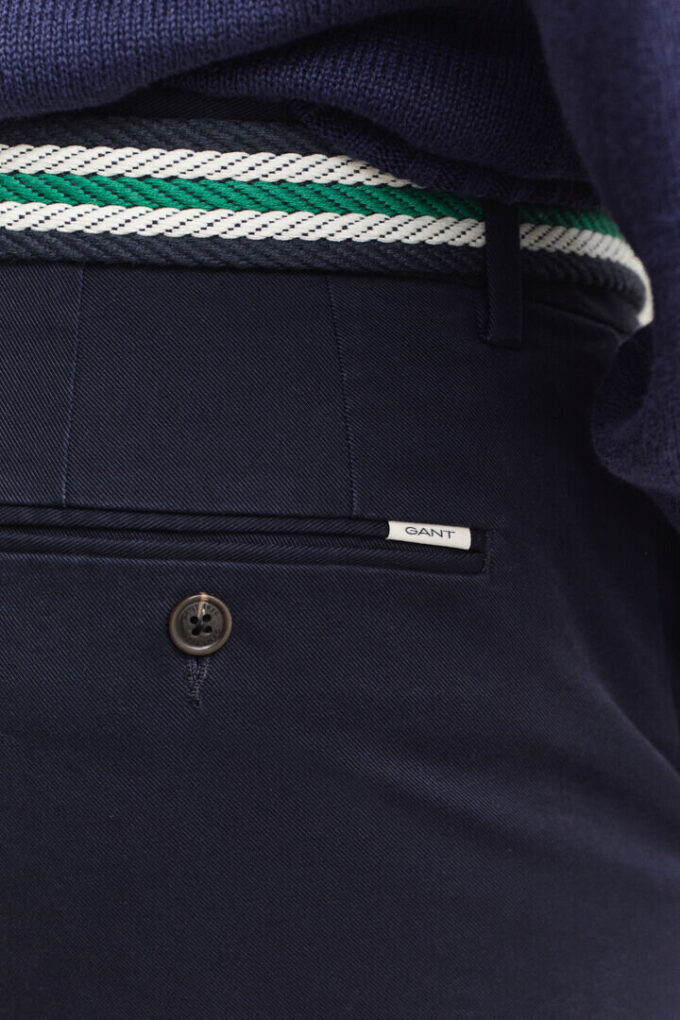 Eleganckie spodnie chino o dopasowanym kroju