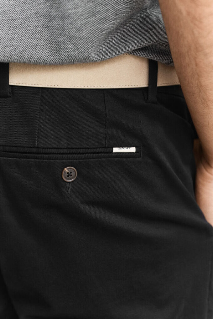 Eleganckie spodnie chino o dopasowanym kroju