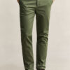 Eleganckie spodnie chino o dopasowanym kroju