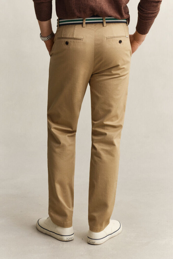 Eleganckie spodnie chino o dopasowanym kroju