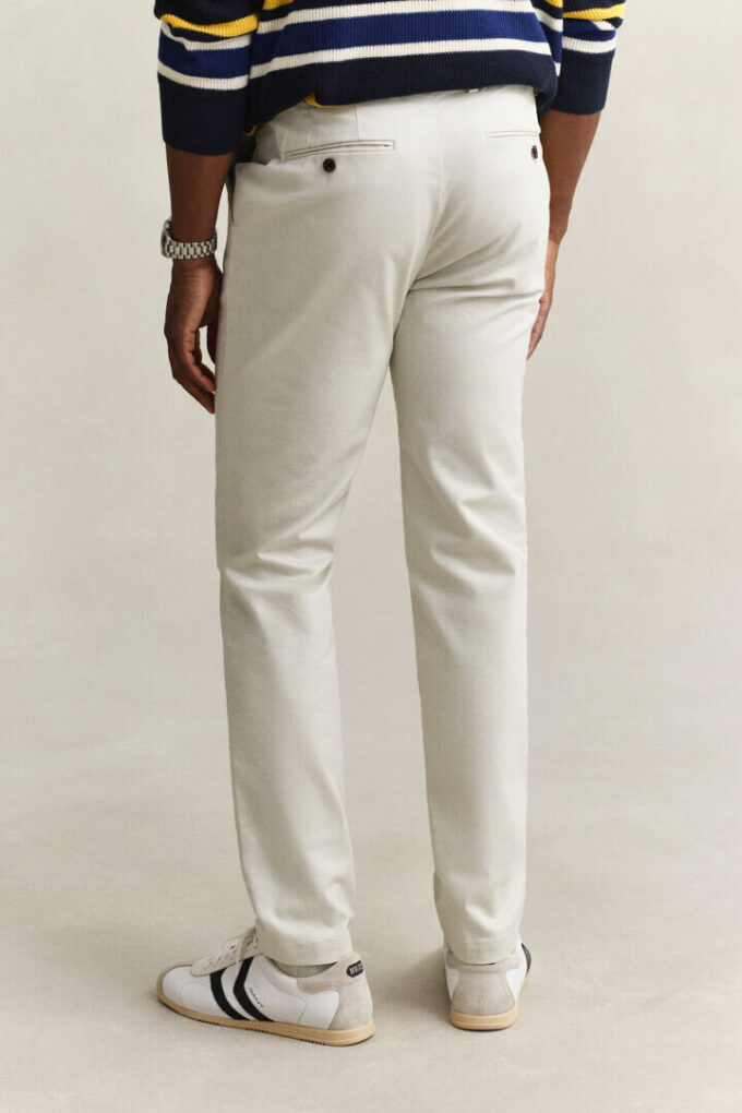 Eleganckie spodnie chino o dopasowanym kroju