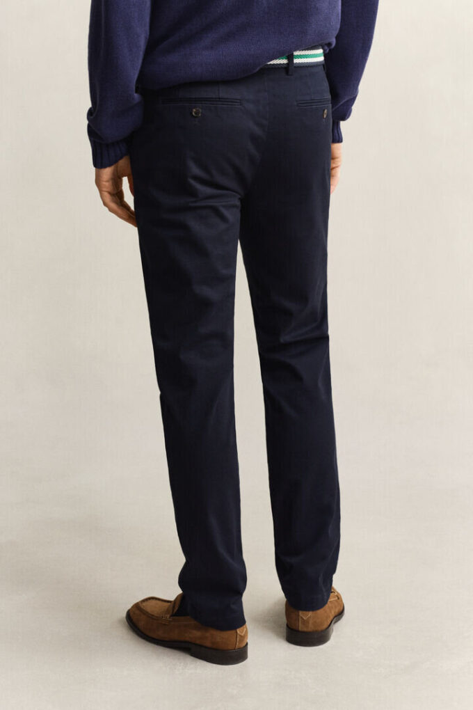 Eleganckie spodnie chino o dopasowanym kroju