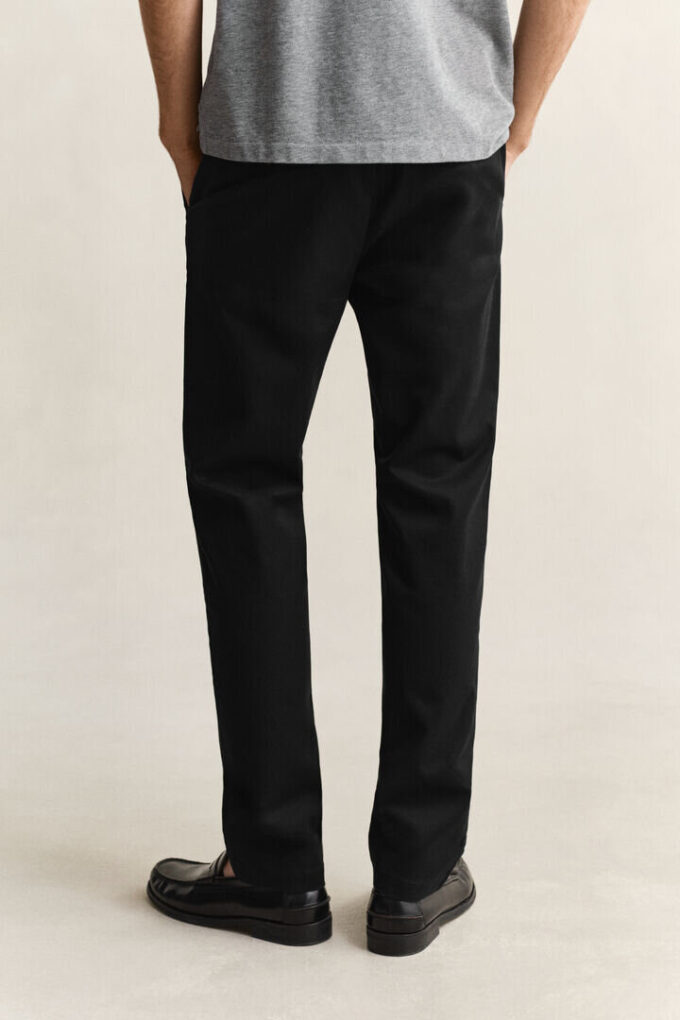 Eleganckie spodnie chino o dopasowanym kroju