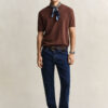 Jeansy o regularnym kroju w stylu „clean wash”