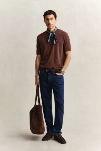 Jeansy o regularnym kroju w stylu „clean wash”
