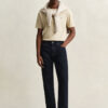 Jeansy o regularnym kroju w stylu „clean wash”