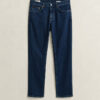 Jeansy o regularnym kroju w stylu „clean wash”