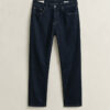 Jeansy o regularnym kroju w stylu „clean wash”