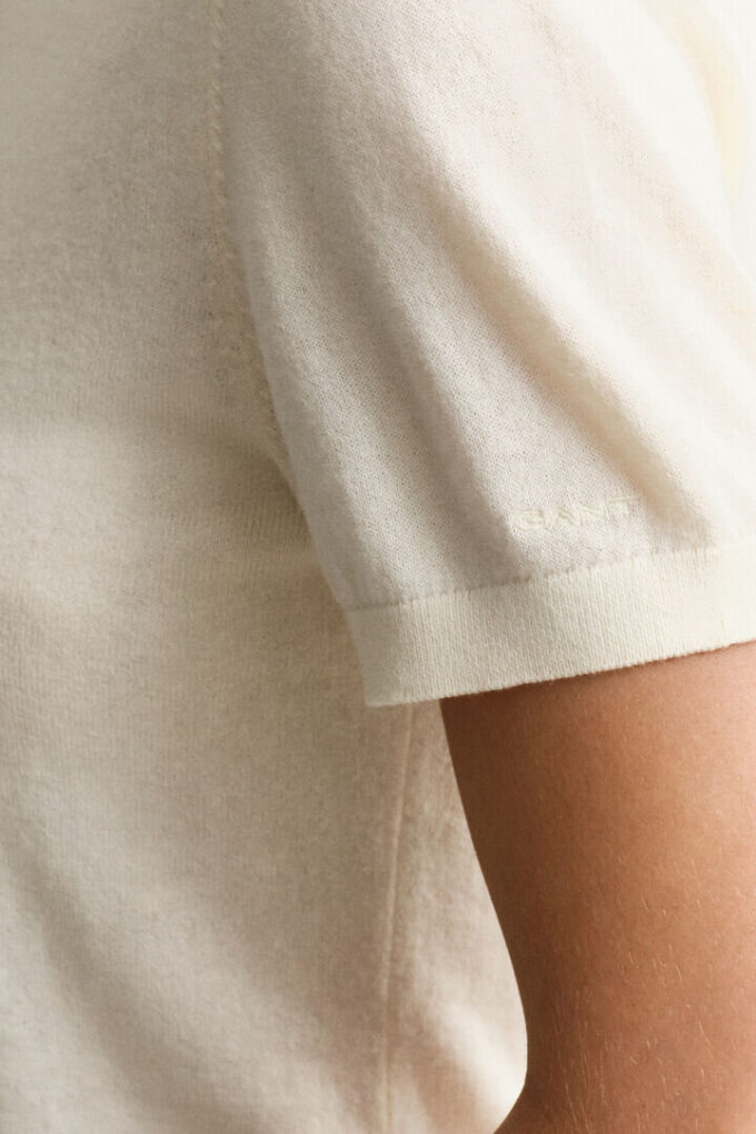 Lekki sweter z krótkim rękawem i okrągłym dekoltem w kształcie szortów