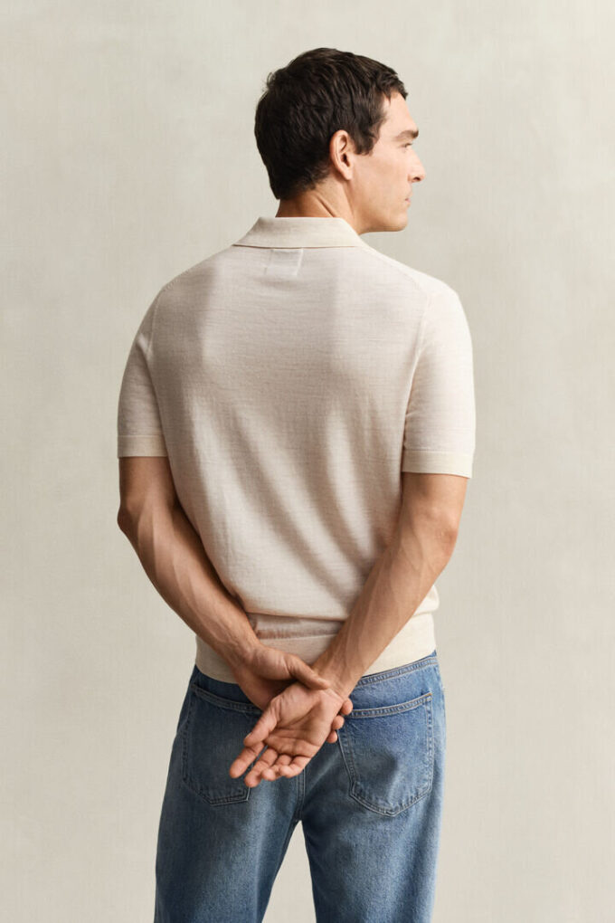 Sweter polo z krótkim rękawem z bardzo delikatnej wełny merynosowej w wersji z szortami