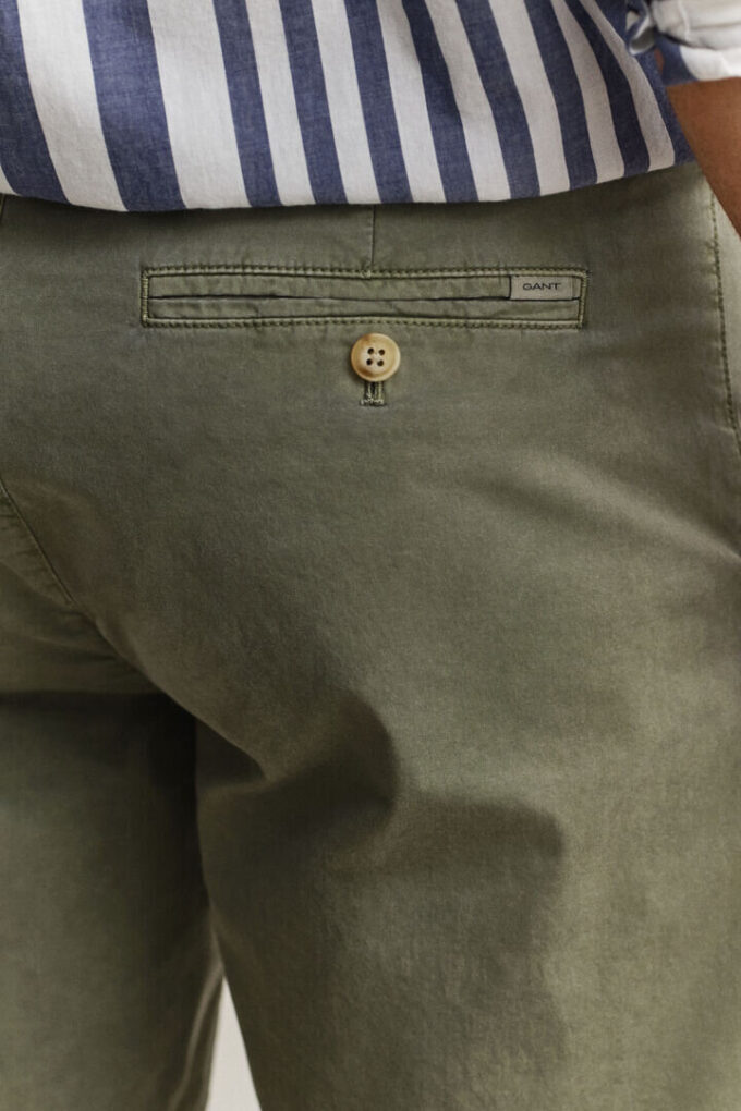 Szorty chino w stylu „wyblakłym na słońcu”