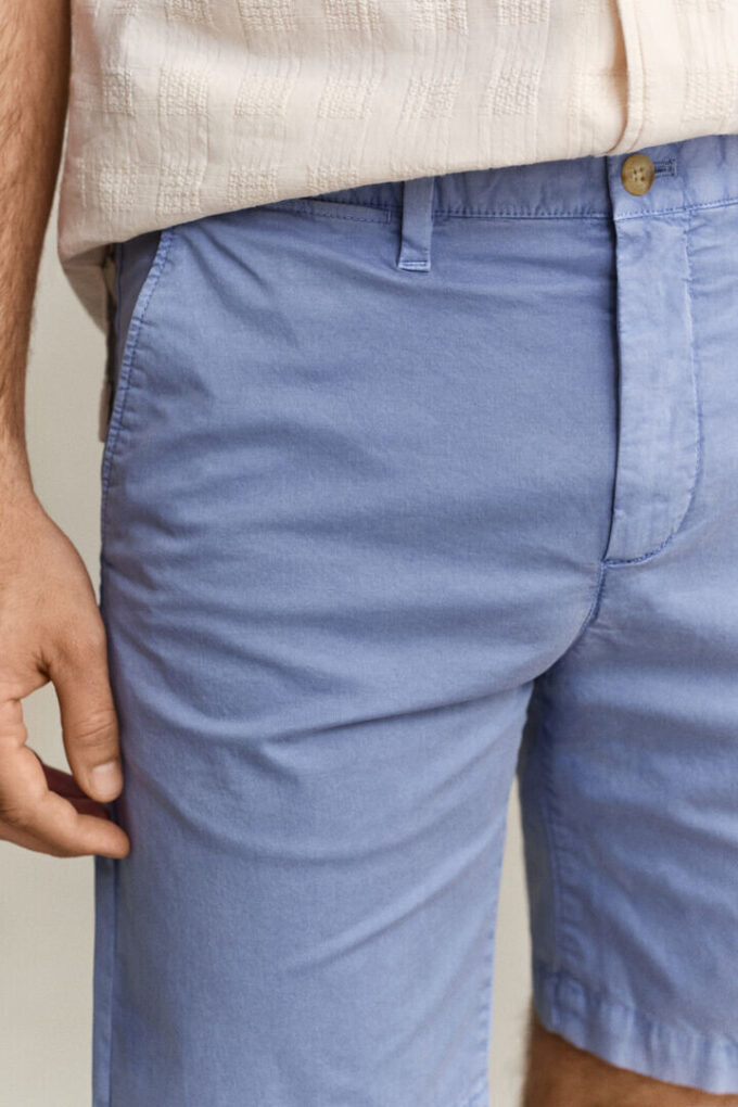Szorty chino w stylu „wyblakłym na słońcu”