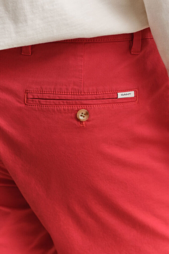 Szorty chino w stylu „wyblakłym na słońcu”
