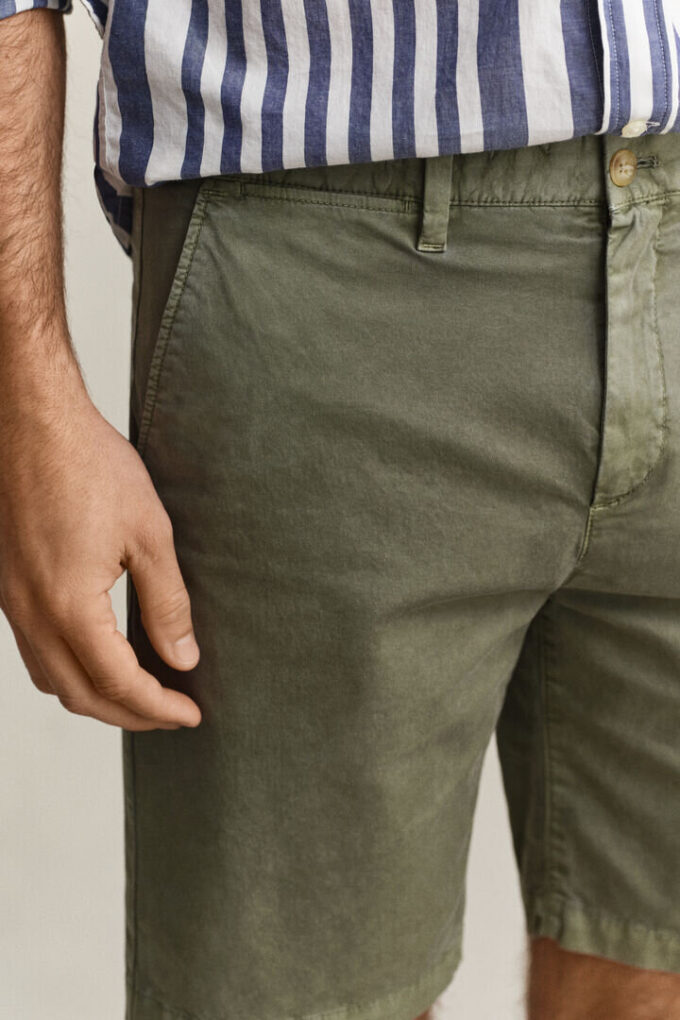 Szorty chino w stylu „wyblakłym na słońcu”