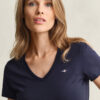 T-shirt z dekoltem w serek i herbem
