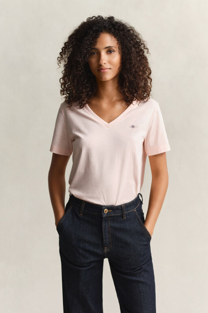 T-shirt z dekoltem w serek i herbem