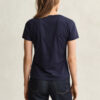 T-shirt z dekoltem w serek i herbem