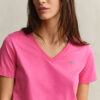 T-shirt z dekoltem w serek i herbem
