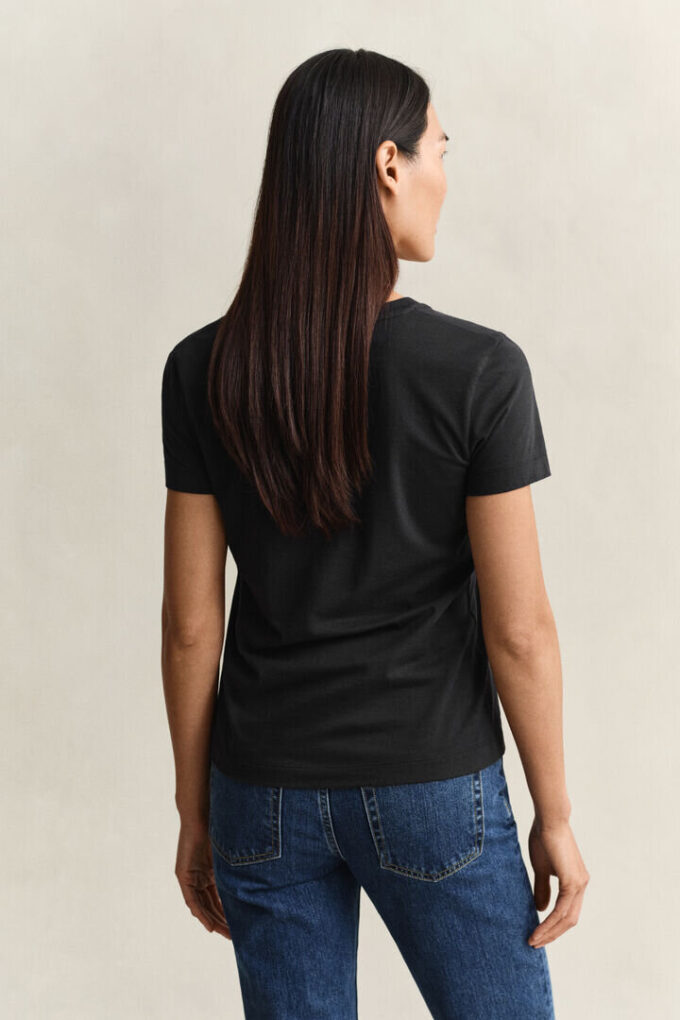 T-shirt z dekoltem w serek i herbem